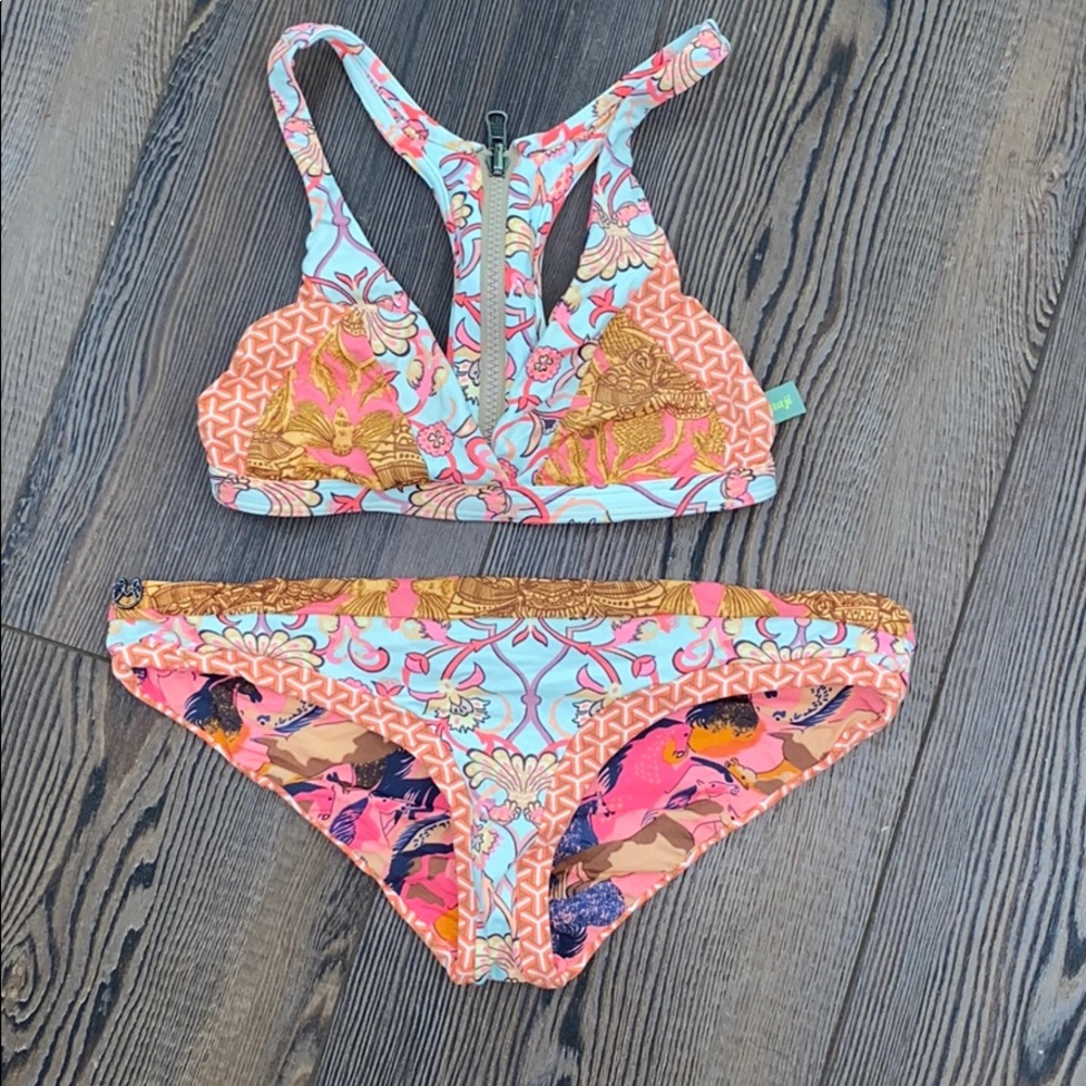 Razor back reversible Maaji medium swim!